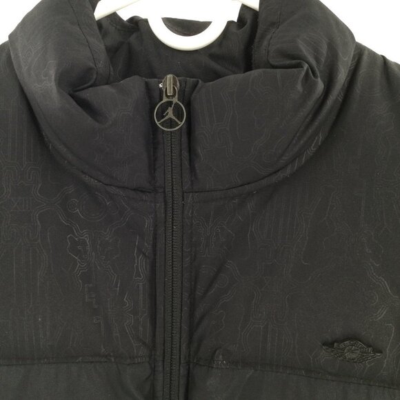 NIKE Men's Puffer Vest Black Nike Puffer V… - Picture 9 of 16
